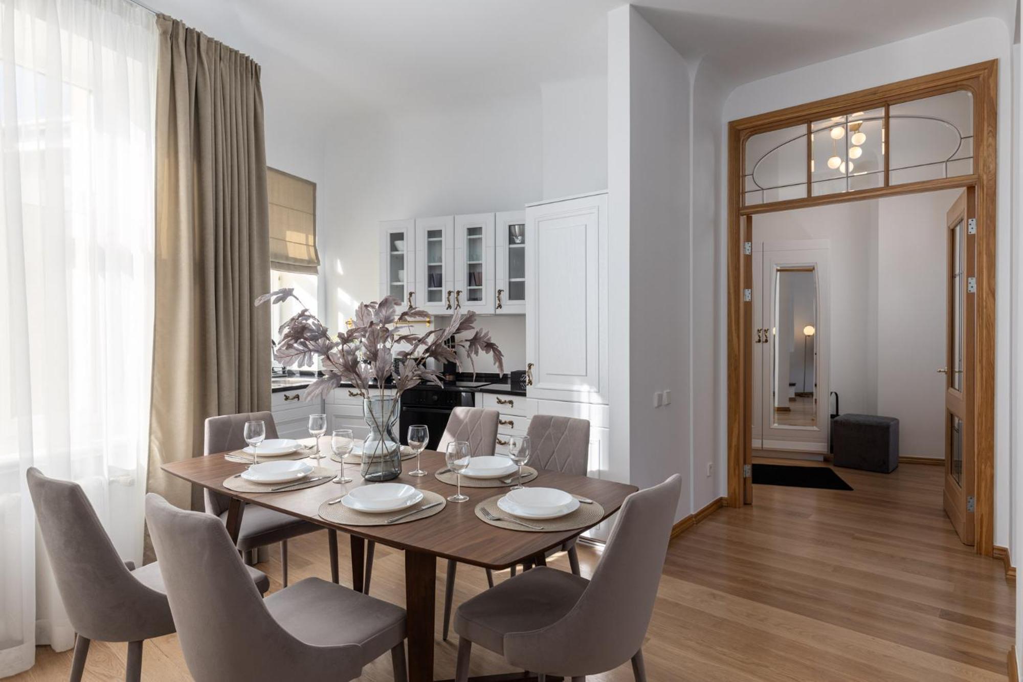 Art Noveau Old Town Apartment