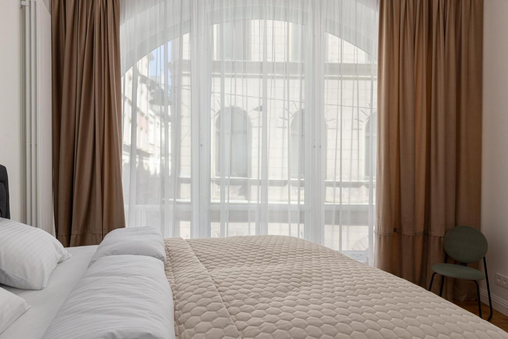 Art Noveau Old Town Apartment *